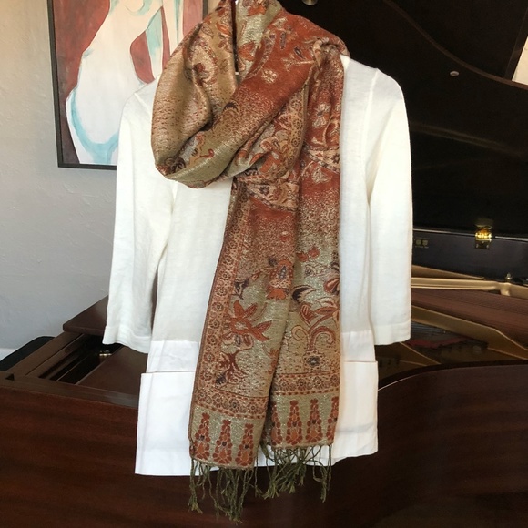 Reversible Hungarian Scarf - Picture 2 of 7